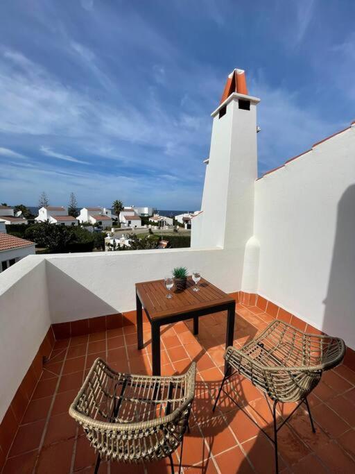Menorcan Villa, Seaviews, Private Pool & Lush Yard Vil·la