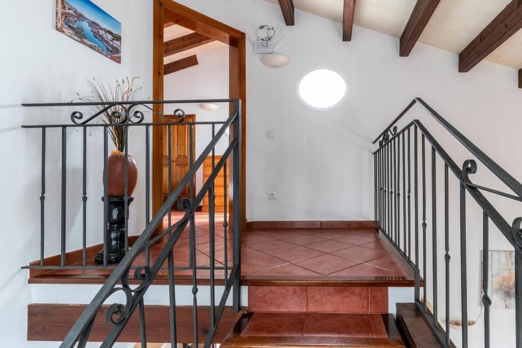 Menorcan Villa, Seaviews, Private Pool & Lush Yard Vil·la