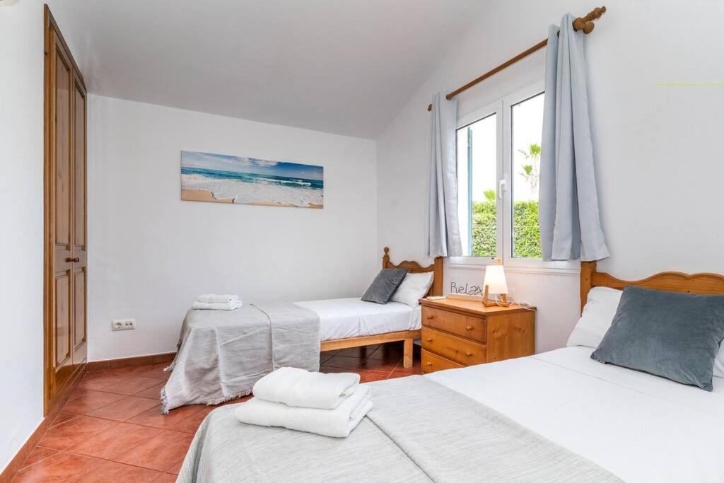 Menorcan Villa, Seaviews, Private Pool & Lush Yard Vil·la *