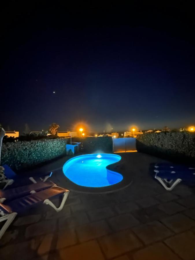 Vil·la Menorcan Villa, Seaviews, Private Pool & Lush Yard *
